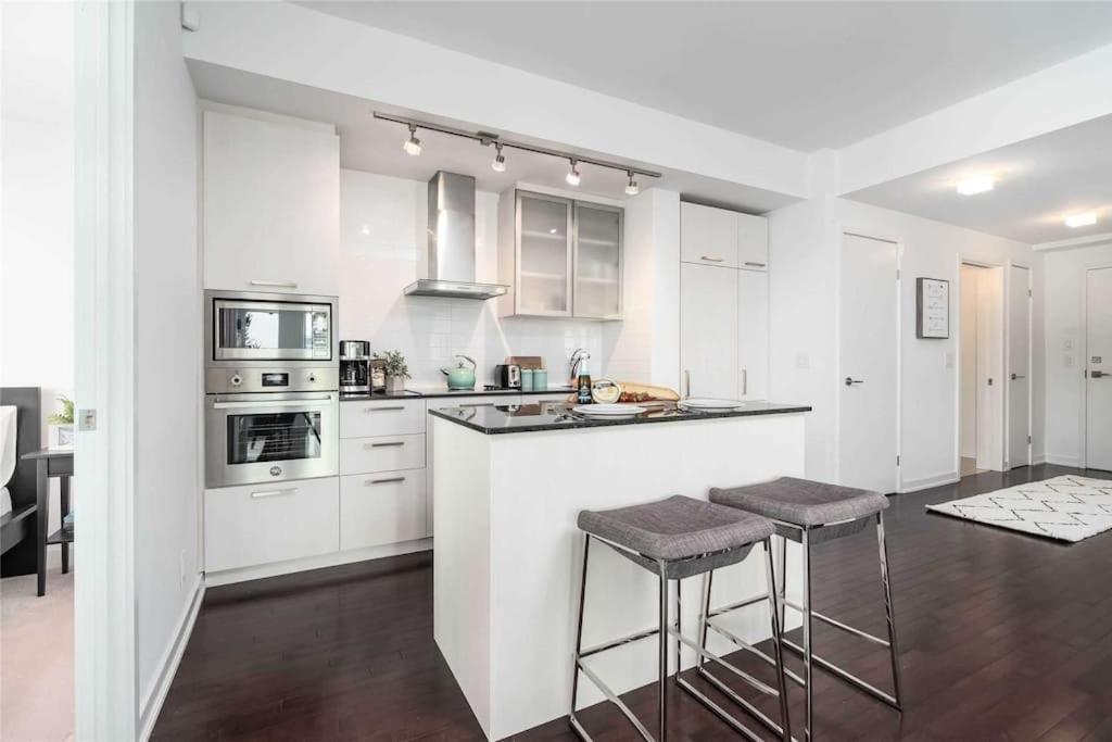New Superior Lakeview Luxury Top Floor 3-Bedroom Suite On 48Th Floor Toronto Exteriör bild