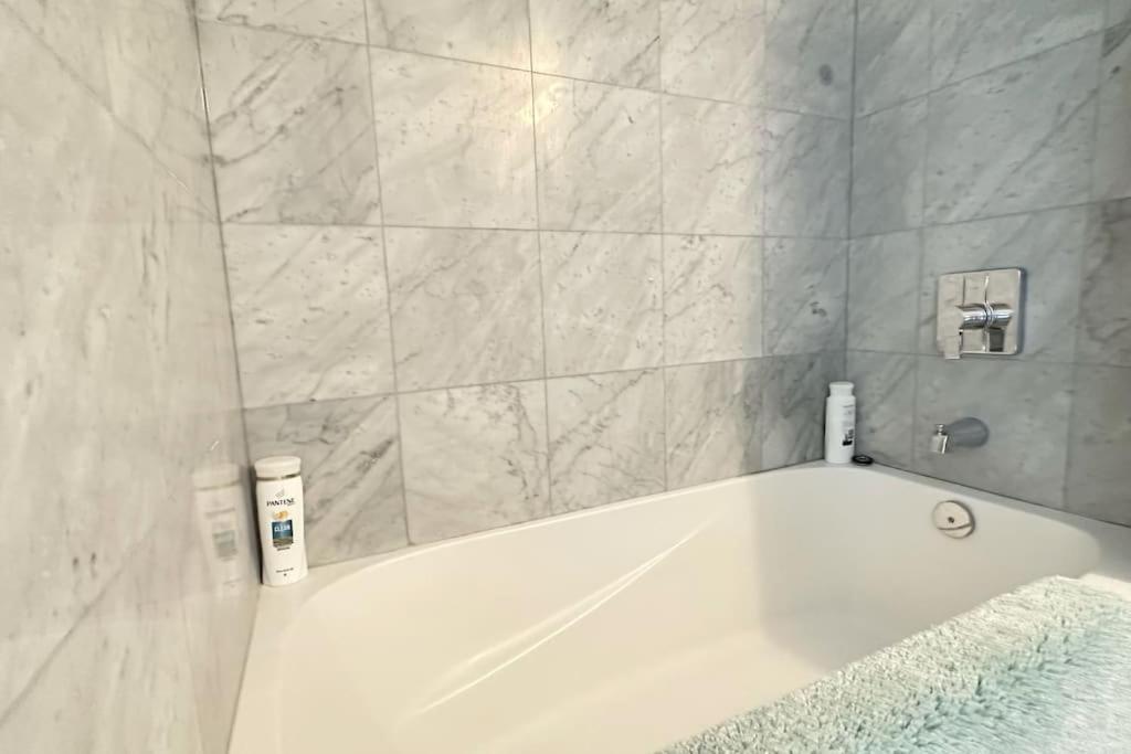New Superior Lakeview Luxury Top Floor 3-Bedroom Suite On 48Th Floor Toronto Exteriör bild