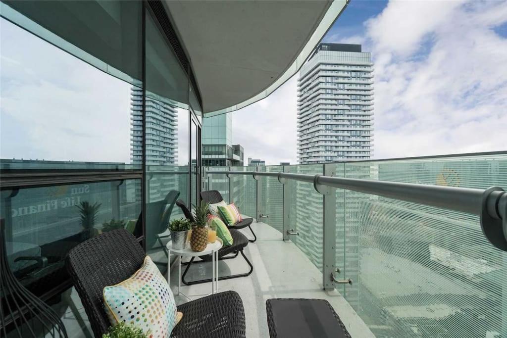 New Superior Lakeview Luxury Top Floor 3-Bedroom Suite On 48Th Floor Toronto Exteriör bild